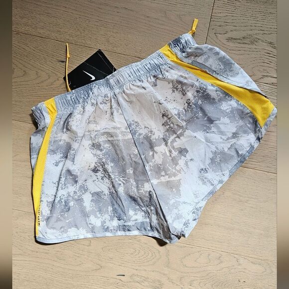 🎁Nwt Nike Gray and Yellow Athletic Shorts - Picture 3 of 3